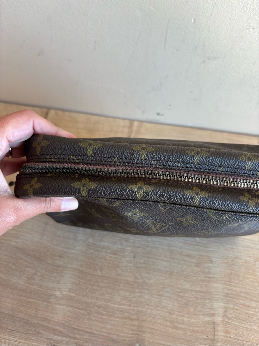 Authentic Louis Vuitton toiletry monogram - Picture 4 of 11